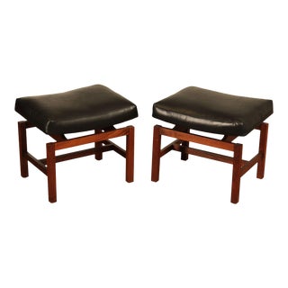 Jens Risom Mid Century Modern Pair of Walnut and Leather Stools For Sale