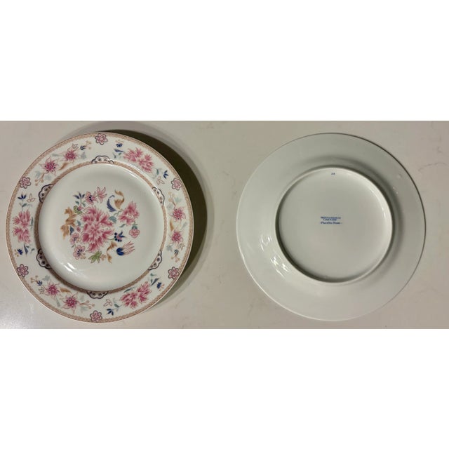 Late 20th Century Blue Willow and Pink Floral Chinoiserie Themed Decorative Plate Curation-Set of 13 For Sale - Image 5 of 9