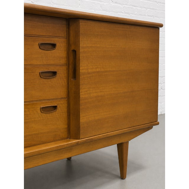 Mid Century Modern Walnut Credenza by Alfred Cox, Made in England, C. 1960’s For Sale In New York - Image 6 of 18
