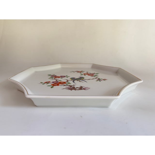 Tableau Series: Neuer Auschnitt Decoration: Indian floral and bird painting Material: Porcelain Dimensions approx. 22 x 22...