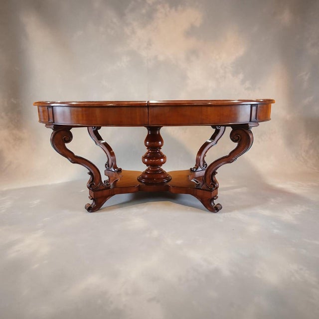 This beautiful oval table was custom-made in the 1960s by a world-renowned Venetian cabinetmaker for an important Venetian...