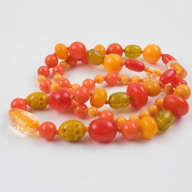 1980s Bakelite and Lucite Long Necklace Sunny Yellow and Orange Colors For Sale - Image 5 of 15