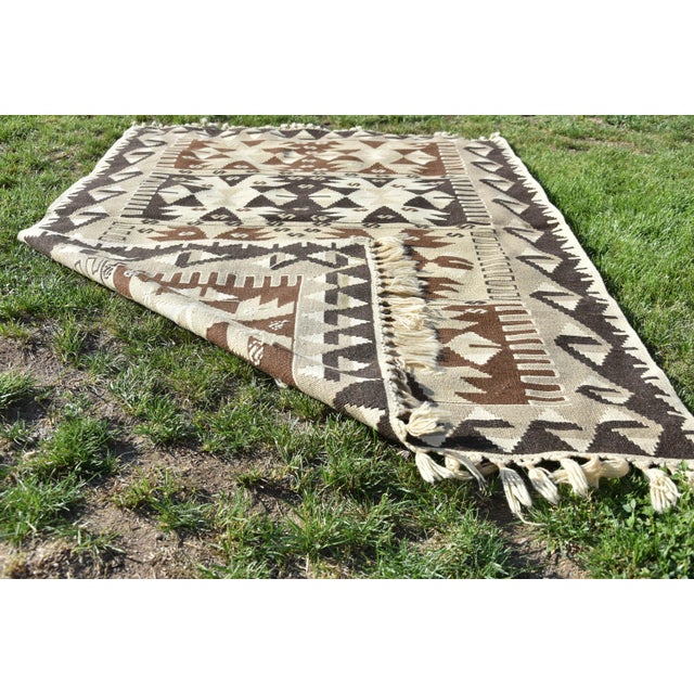 1980s 1980s Decorative Handwoven Oushak Boho Style Turkish Motif Kilim Rug For Sale - Image 5 of 9
