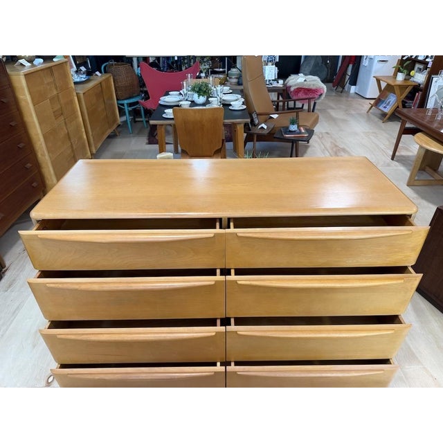 Heywood Wakefield ‘Encore’ Double Dresser Model M524 For Sale - Image 11 of 16