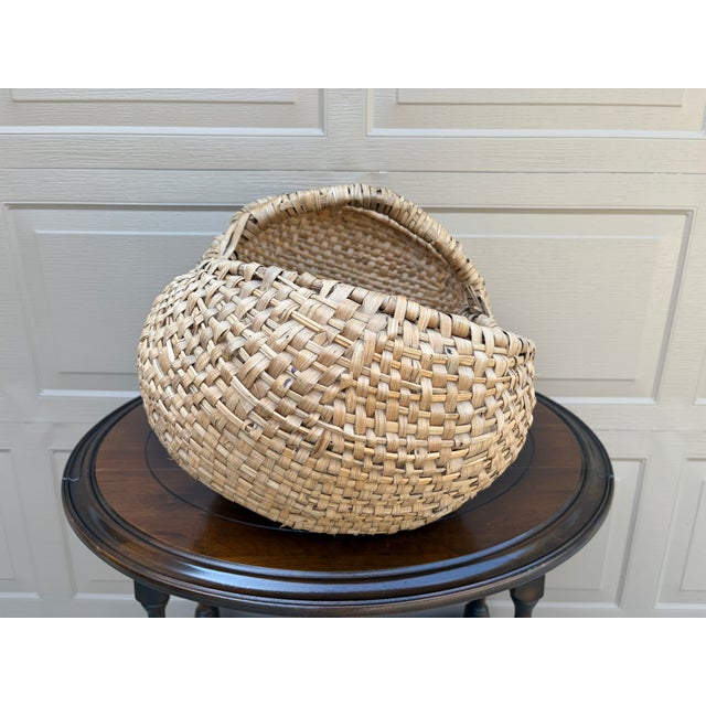Brown Large Early 20th Century American Oak Splint Buttocks Gathering Basket For Sale - Image 8 of 9
