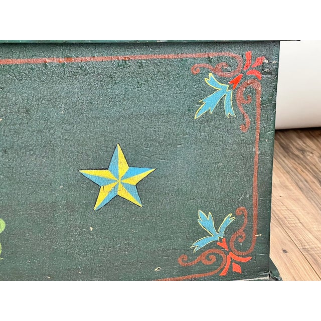 Antique Paint Decorated English Sea Chest C. Late 19th Century For Sale In Boston - Image 6 of 11