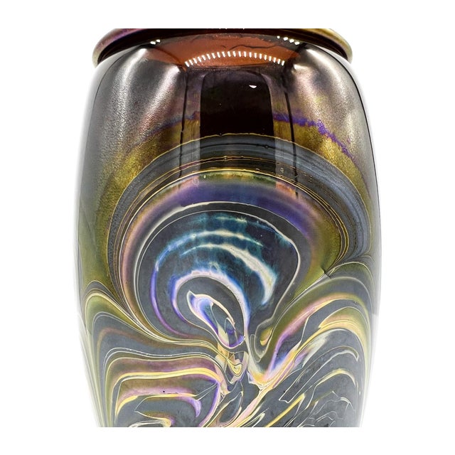 Late 20th Century Vintage Signed Hawaiian Studio Art Glass Vase – Iridescent Pulled Feather Swirl – Contemporary, Modern Organic For Sale - Image 5 of 10