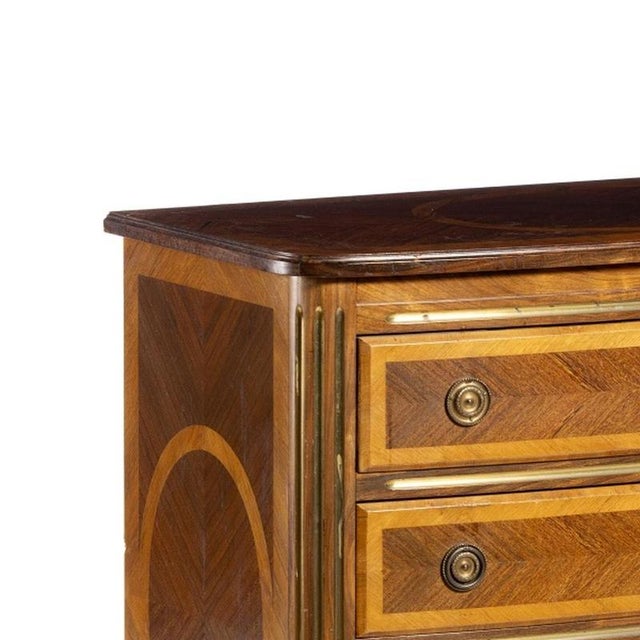 Furniture - Chest of drawers. Portuguese; 20th century, veneered in fine wood and other woods; with satinwood inlays. Box...