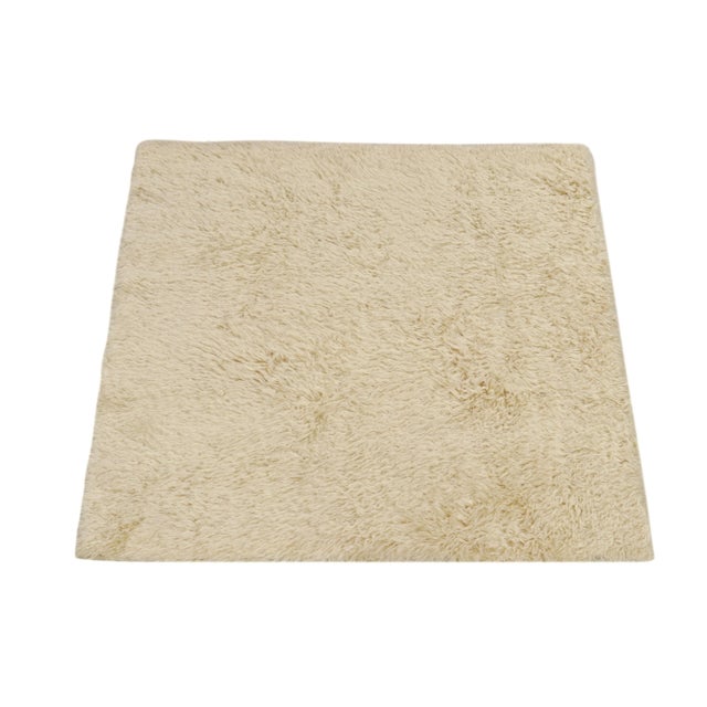 This 4x5 shag rug is a contemporary addition to the Moroccan rug collection by Rug & Kilim. Further on the Design: Hand-...