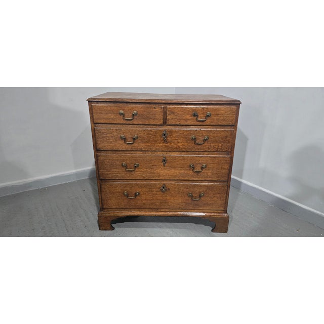 A very good Georgian oak five drawer chest of drawers, original period locks, medium oak colour, standing on bracket feet,...