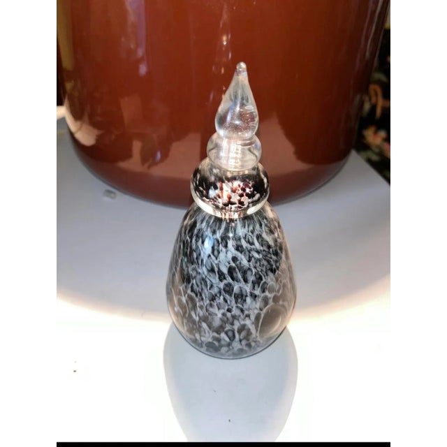 Art Deco 1980s Handblown Decorative Glass Bottle Glass Stopper For Sale - Image 3 of 7