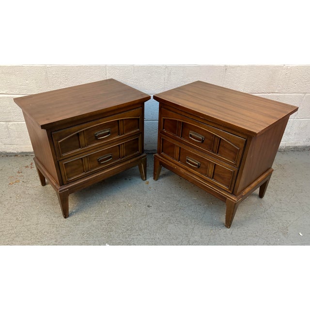 Pair of Vintage Dixie Furniture Walnut MCM Tuscan Style Nightstands For Sale In New York - Image 6 of 17