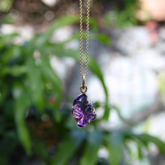 14k Gold Hand-Carved Amethyst Flower Charm For Sale In Los Angeles - Image 6 of 9