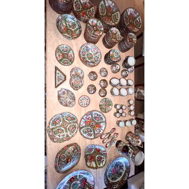 Large Vintage Chinese Export Rose Medallion Porcelain Collection – 188-Piece Estate Set For Sale - Image 17 of 17