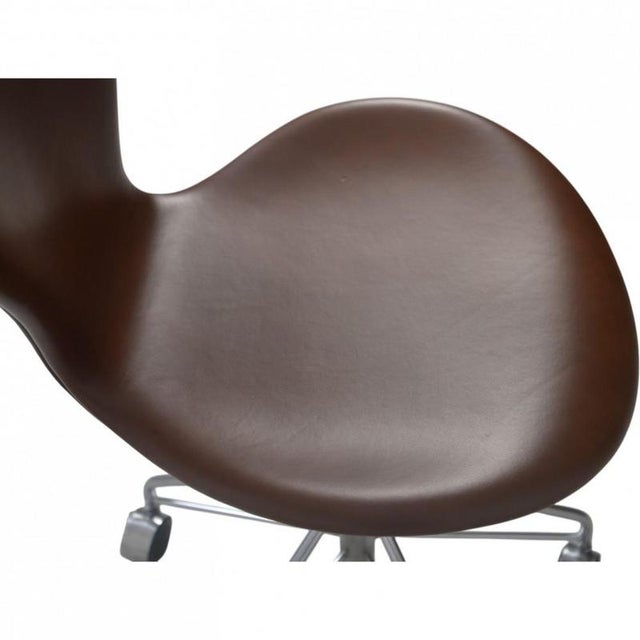 Animal Skin Model 3117 Office Chair in Mokka Leather by Arne Jacobsen, 1980s For Sale - Image 7 of 14