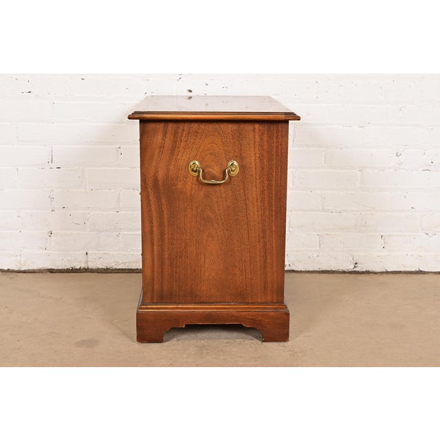 1980s Baker Furniture Georgian Banded Mahogany Bedside Chest For Sale - Image 10 of 12