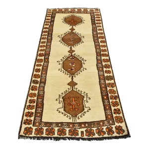 Qashqai Runner 3'8'' X 7'7'' Ivory Wool Vintage Tribal Hand-Knotted Oriental Rug