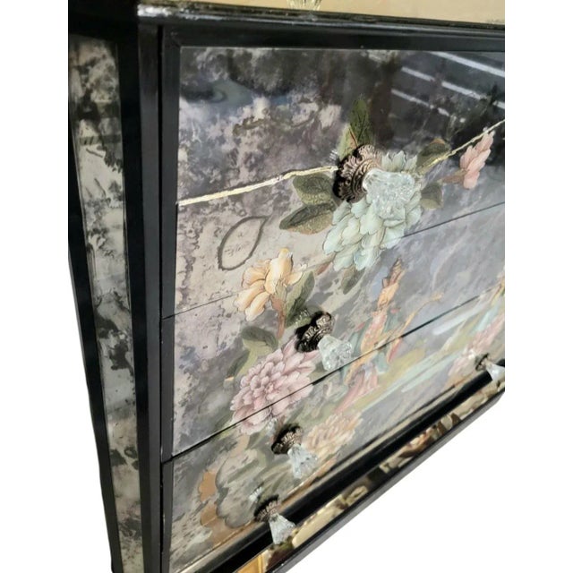 1980s Rare Vintage Oversized Chinoiserie Emperor Verre Eglomise Black Mirrored Brass Painted 4 Drawer Chests Commodes- A Pair For Sale - Image 5 of 18