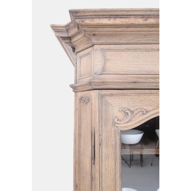 Late 18th Century Régence Oak Vitrine Cabinet For Sale - Image 14 of 18