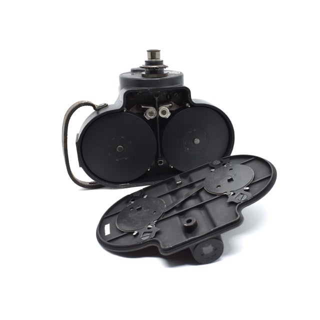 Metal Early 20th Century Bell & Howell Filmo 70 16mm Heavy Duty Movie Camera For Sale - Image 7 of 9