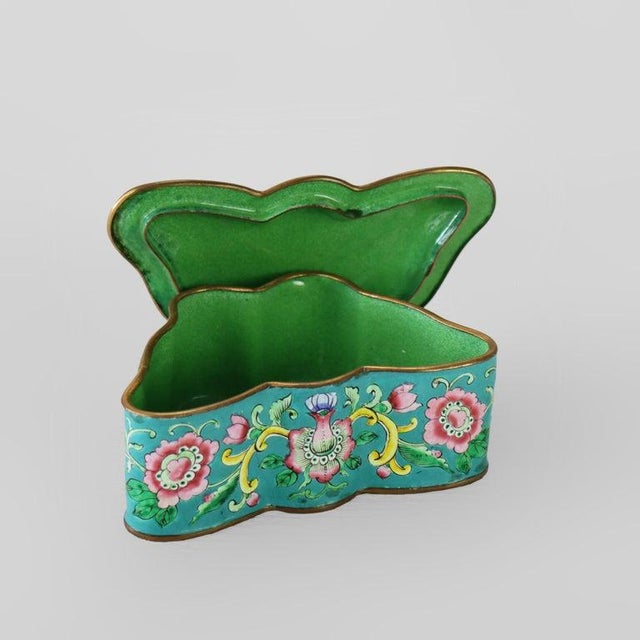 Antique Chinese Cloisonne Enameled Butterfly Shaped Trinket Box C1920 For Sale - Image 4 of 8