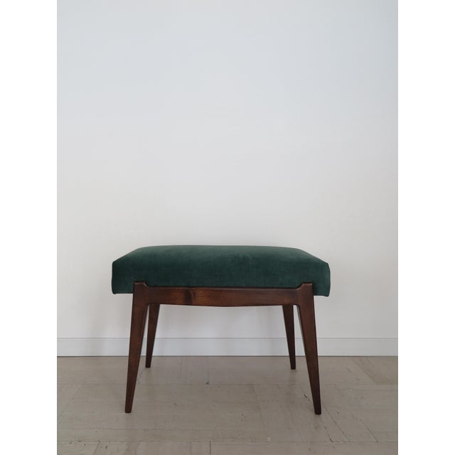 Italian Bench in Wood and Green Velvet, 1950s, in Very Good conditions. Designed 1950 to 1959