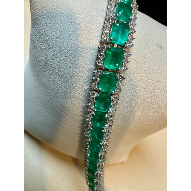 12.46 Ct Natural Zambian Tennis Bracelet with 3.25 Ct Diamonds and 18k Gold For Sale In New York - Image 6 of 18