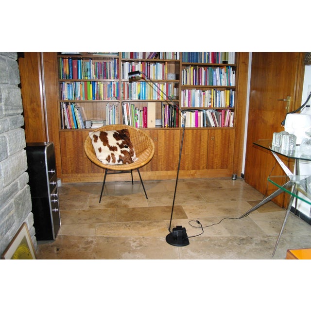 very beautiful minimalist floor lamp in good condition This piece has an attribution mark, I am sure that it is completely...