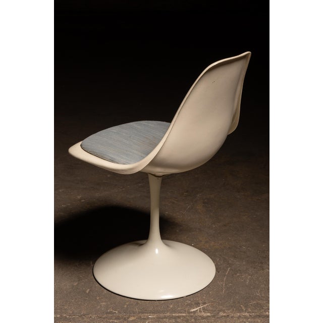 Off-white MCM "Tulip" Dining Set With Pendant Light After Eero Saarinen For Sale - Image 8 of 18