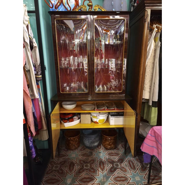 Elevate your interior with this exceptional vintage display cabinet, where refined craftsmanship meets timeless elegance....