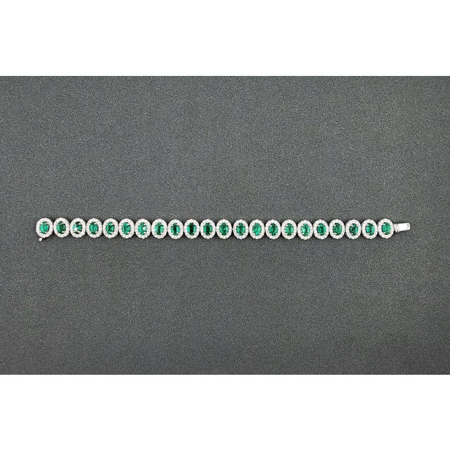 Metal 9.45 Ct Natural Emerald & Diamond Bracelet For Sale - Image 7 of 8