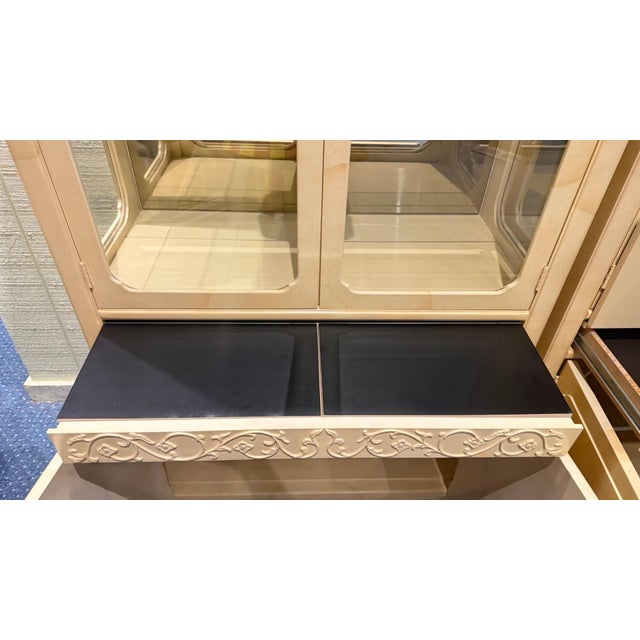 Chinoiserie 1970s Henredon Folio 10 Faux Goatskin Collection Pair of Display Cabinets For Sale - Image 3 of 11