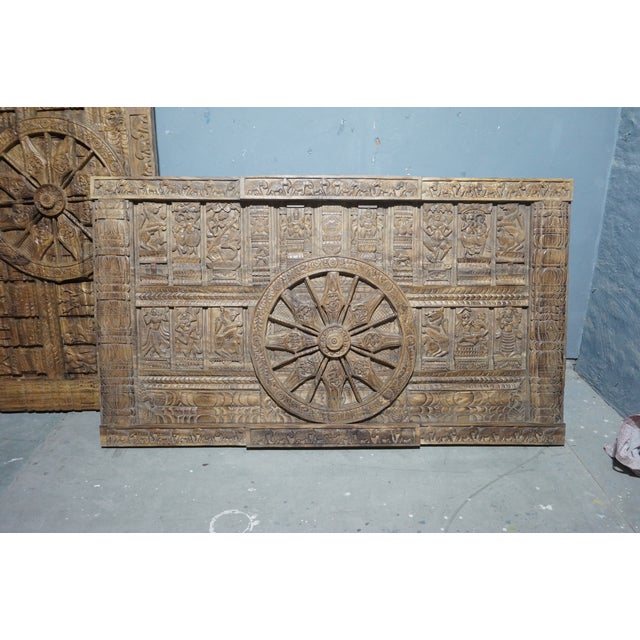 Mid-Century Modern Vintage Hand-Carved Konark Sun Temple Chariot Wheel Panel – Solid Wood Architectural Wall Art & Headboard For Sale - Image 3 of 5