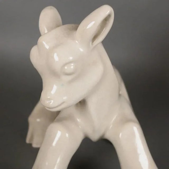 Art Deco Ceramic Suni Figurine by Ludwig König for Karlruher Majolika, in Very Good conditions. Designed 1920 to 1949