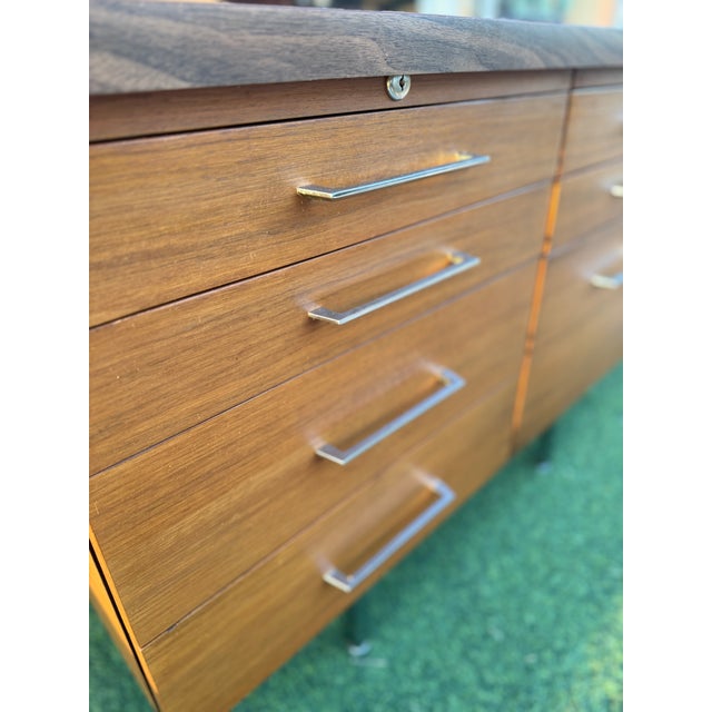 1960s Mid-Century Modern 7 Drawer Executive Sideboard File by Stow Davis For Sale - Image 5 of 13