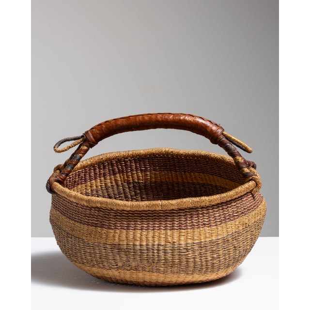 Rustic Mid 20th Century Ghana Tan Wicker Basket For Sale - Image 3 of 15