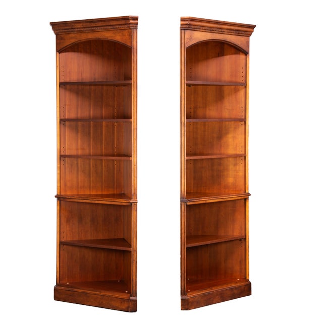 Traditional 1990s Hekman Cherry Finish Corner Storage Cabinet / Bookcase | Model 5330-2446 | Open Shelving Sides + Enclosed Center | Excellent Condition For Sale - Image 3 of 18
