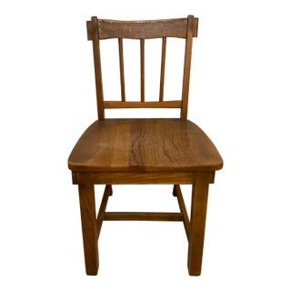 Early 20th Century Vintage Early American Oak Chair For Sale