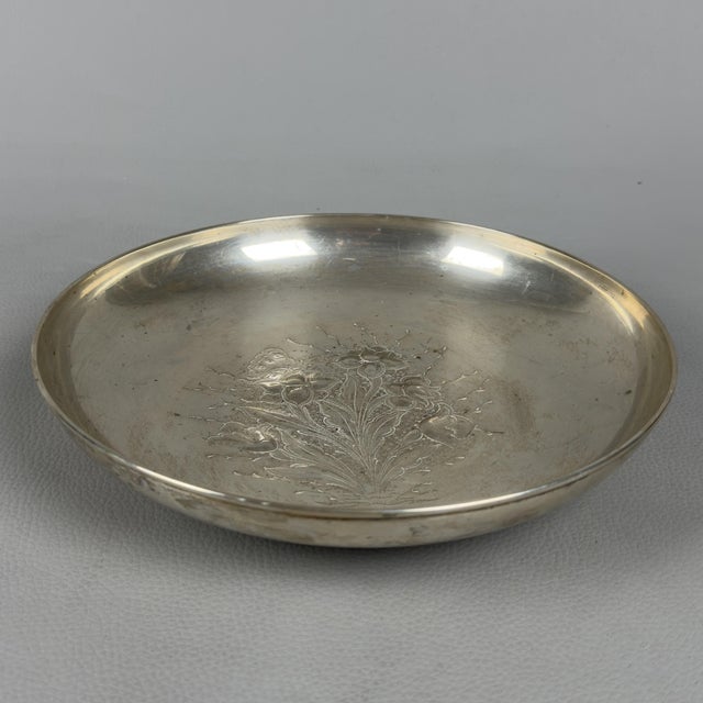 800 Silver Centerpiece with Relief Engraved Flowers by L. Greppi, 1960s For Sale - Image 3 of 11