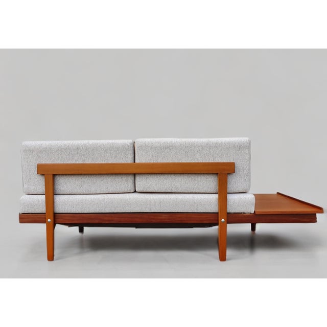 1960s Vintage Scandinavian Daybed in Teak and Beige Fabric by Ingmar Relling for Ekornes, 1960s For Sale - Image 5 of 11