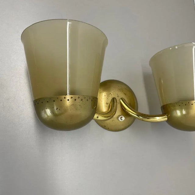 Minimalist Brass and Glass Theatre Wall Light in the style of Stilnovo, Italy, 1920s For Sale - Image 9 of 18