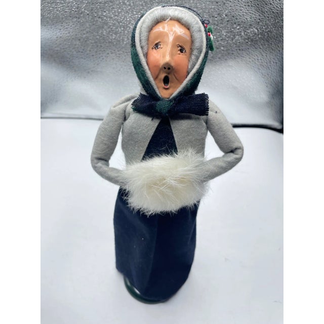 Figurative Vintage Carolers Byers Choice- a Pair For Sale - Image 3 of 10