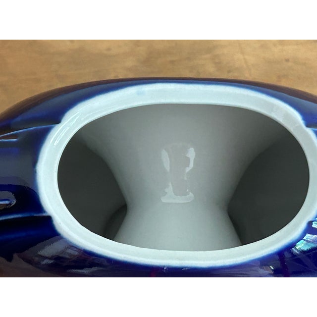 1950’s Hall China Company Made in the Usa Impeccable Iconic Vintage Cobalt Blue Doughnut Novelty Teapot For Sale - Image 13 of 18