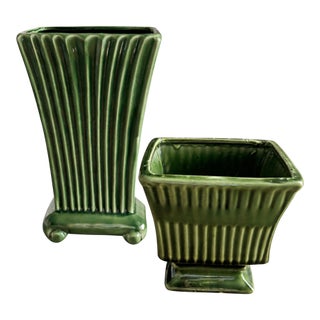 Pair of Vintage Green Ribbed Ceramic Cachepots With Pedestal Bases, Art Deco Style For Sale