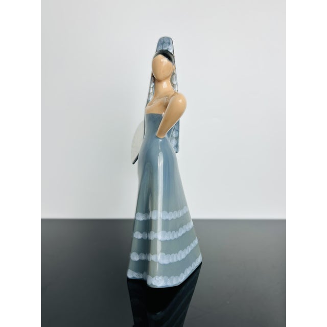 Mid-Century Modern Spanish Flamenco Dancer Ceramic Figurine with Fan from KERA, Czechoslovakia, 1960s For Sale - Image 3 of 6