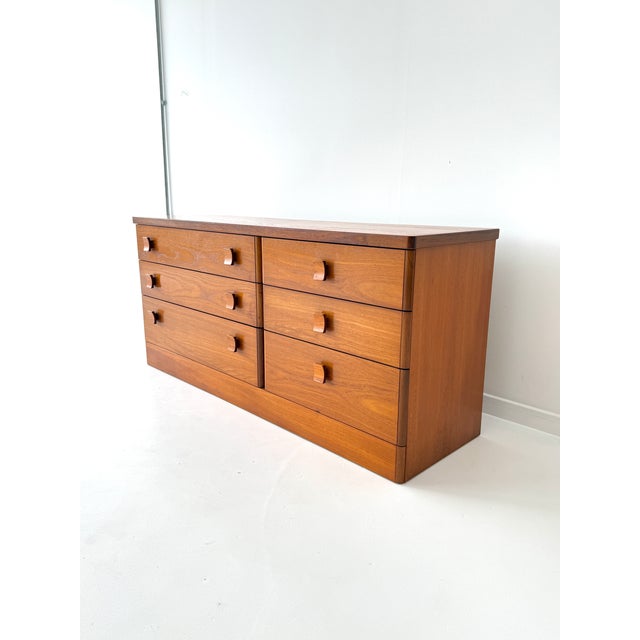 Mid-Century Modern Cantata 6 Drawer Teak Chest of Drawers by John and Sylvia Reid for Stag, 1970s For Sale - Image 3 of 18