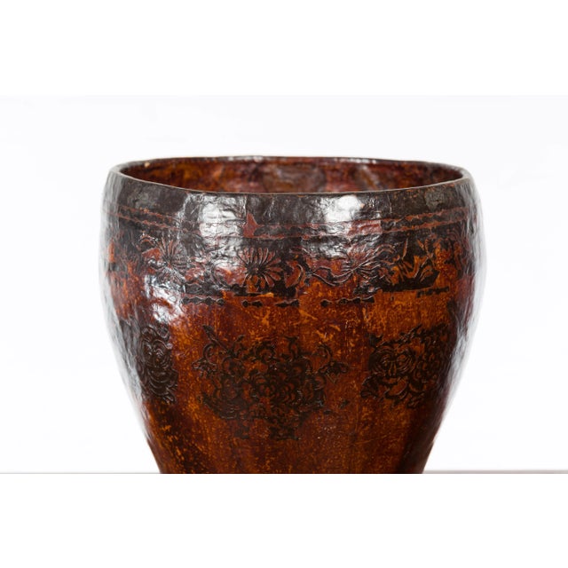Thai Vintage Brown and Black Papier Mâché Basket with Floral Friezes For Sale In New York - Image 6 of 13