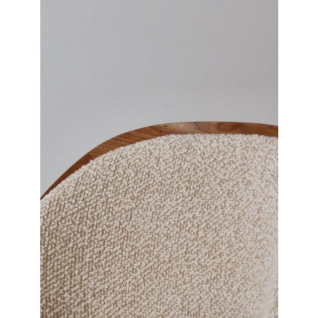 Scandinavian Modern Windsor Chair in Patinated Ash and White Bouclé by Hans J. Wegner, 1940s For Sale - Image 9 of 18