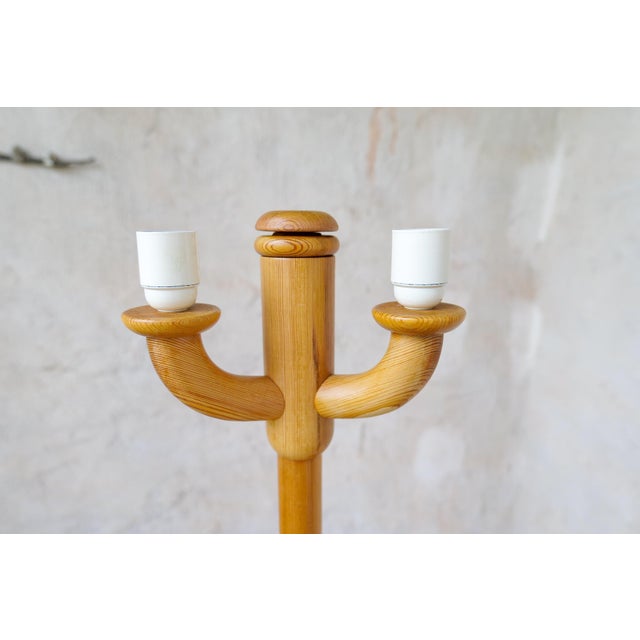 1970s Scandinavian Modern Sculptural Floor Lamps in Pine, Sweden 1970s, Set of 2 For Sale - Image 5 of 17