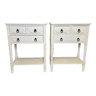 1980s Pair of French Country Style White Painted Bedside Tables For Sale